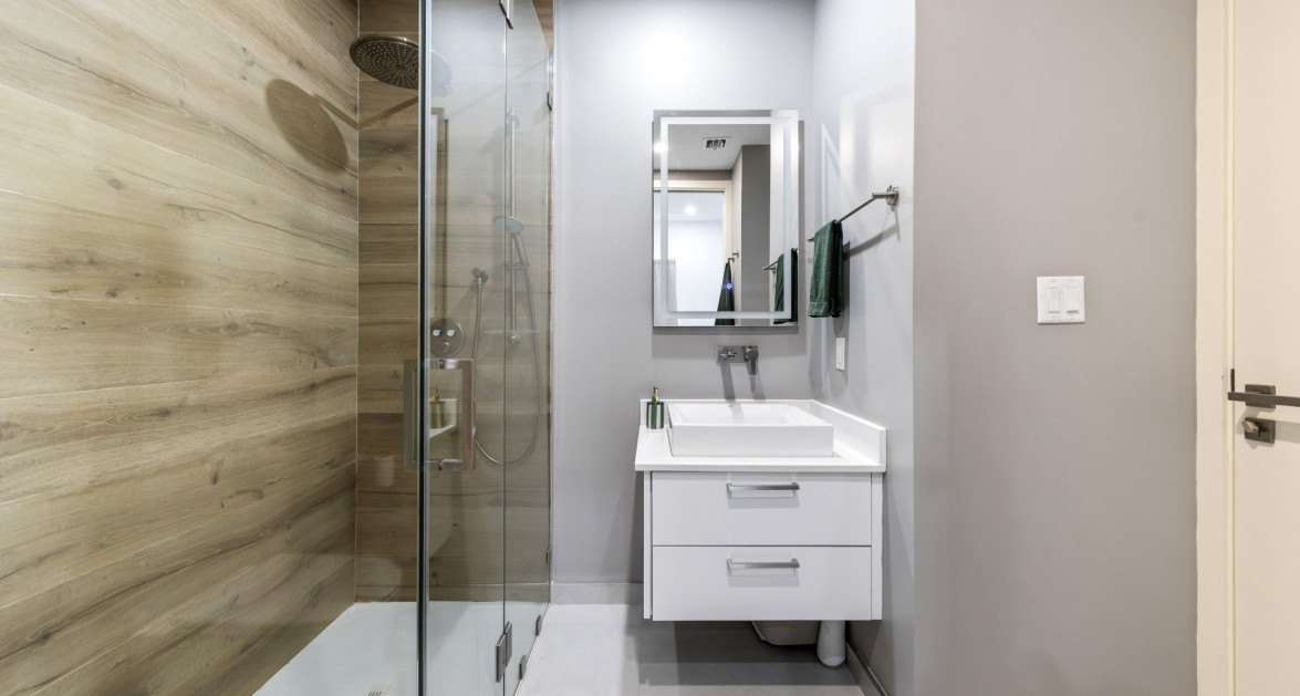 Unit 209  Harbour Walk | Mini-Penthouse with Den and Exclusive Perks - Image 9