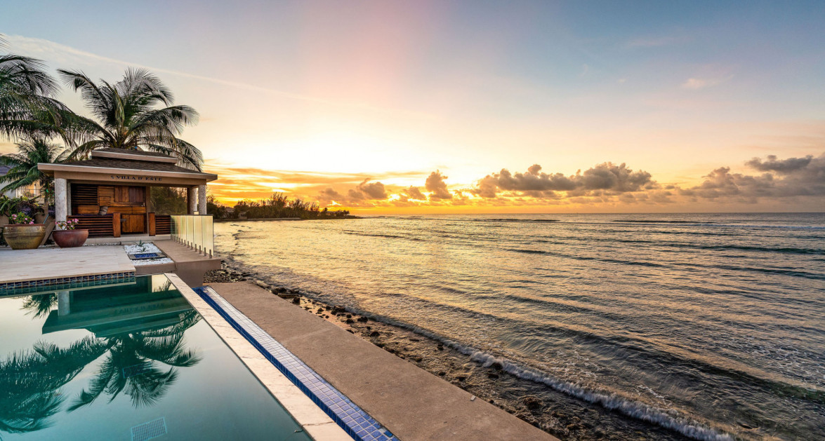 VILLA D'ESTE - PROSPECT POINT WATERFRONT HOME - Image 1