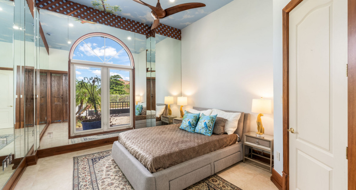 VILLA D'ESTE - PROSPECT POINT WATERFRONT HOME - Image 14