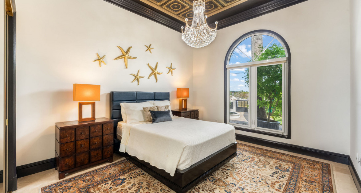 VILLA D'ESTE - PROSPECT POINT WATERFRONT HOME - Image 16