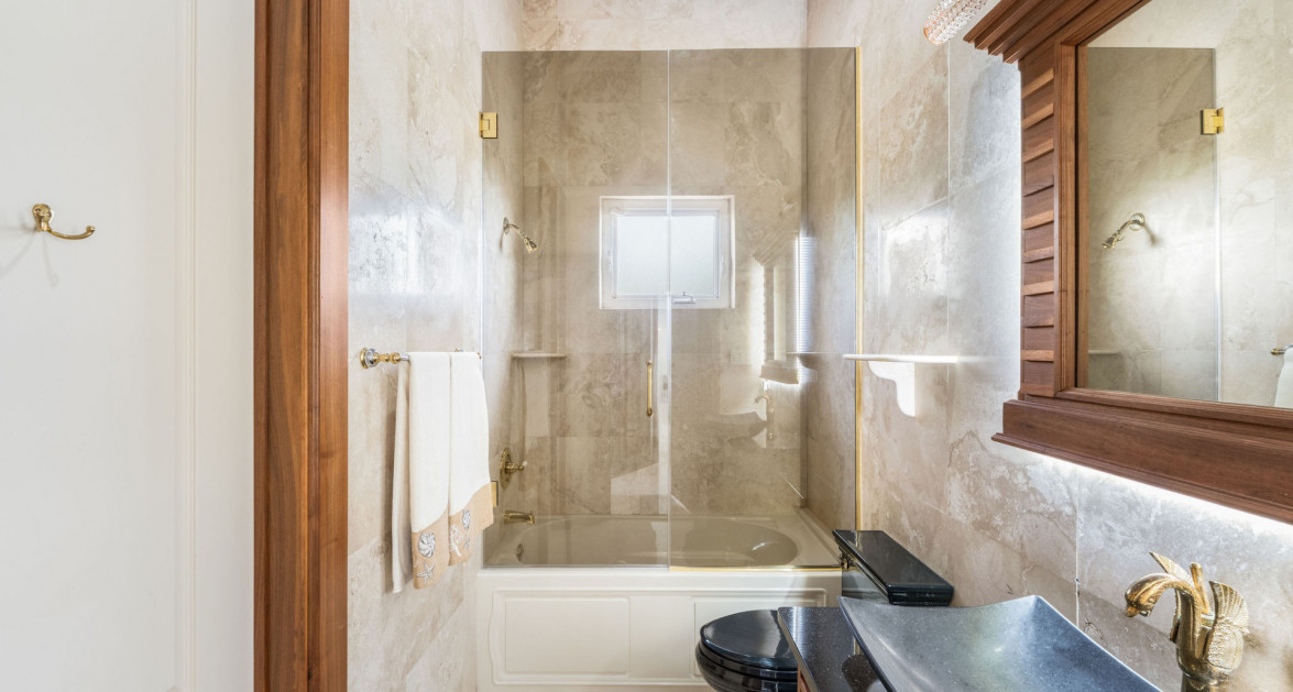 VILLA D'ESTE - PROSPECT POINT WATERFRONT HOME - Image 15