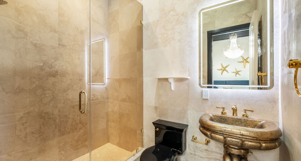 VILLA D'ESTE - STUNNING SEAFRONT HOME - Image 17