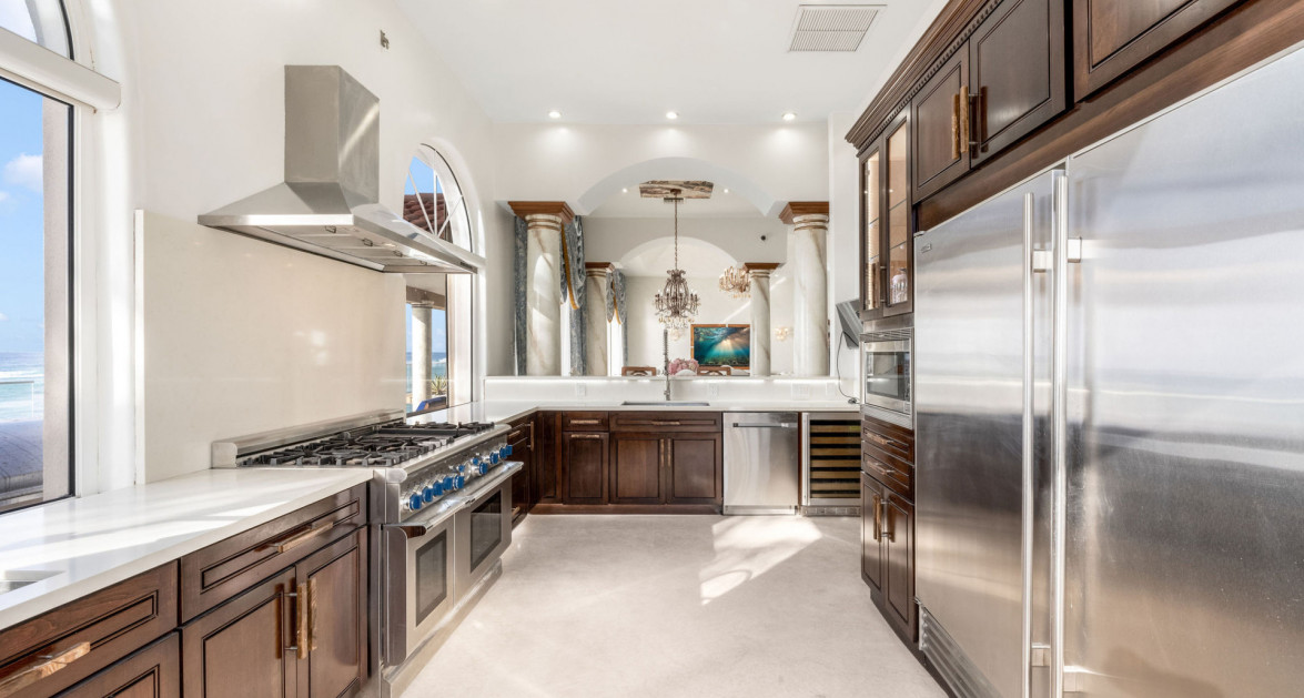 VILLA D'ESTE - STUNNING SEAFRONT HOME - Image 10