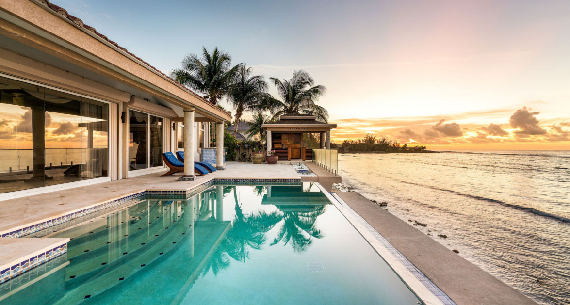 VILLA D'ESTE - STUNNING SEAFRONT HOME - Image 22