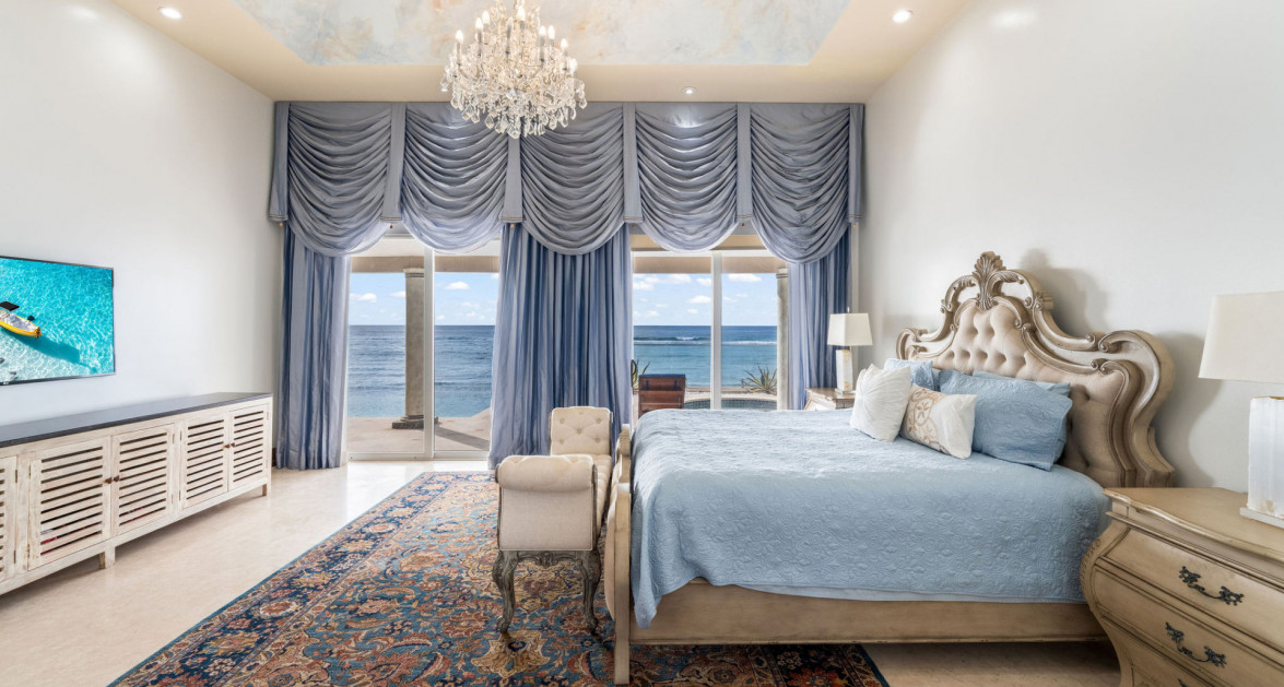 VILLA D'ESTE - STUNNING SEAFRONT HOME - Image 11