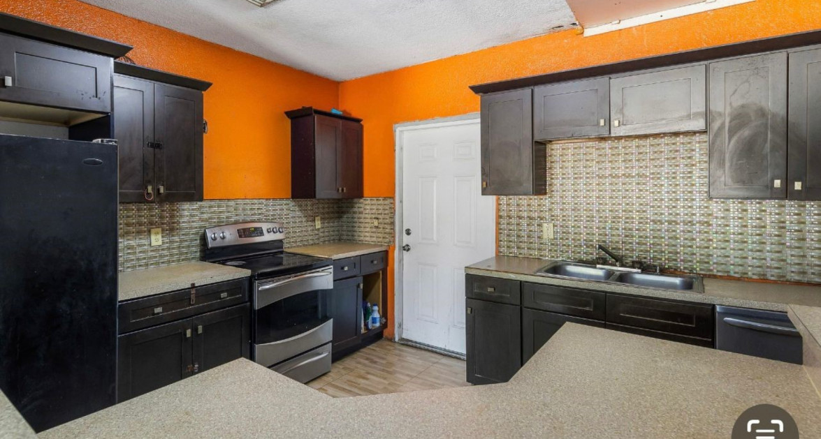 WEST BAY MULTI UNIT INCOME PRODUCING PROPERTY - Image 15