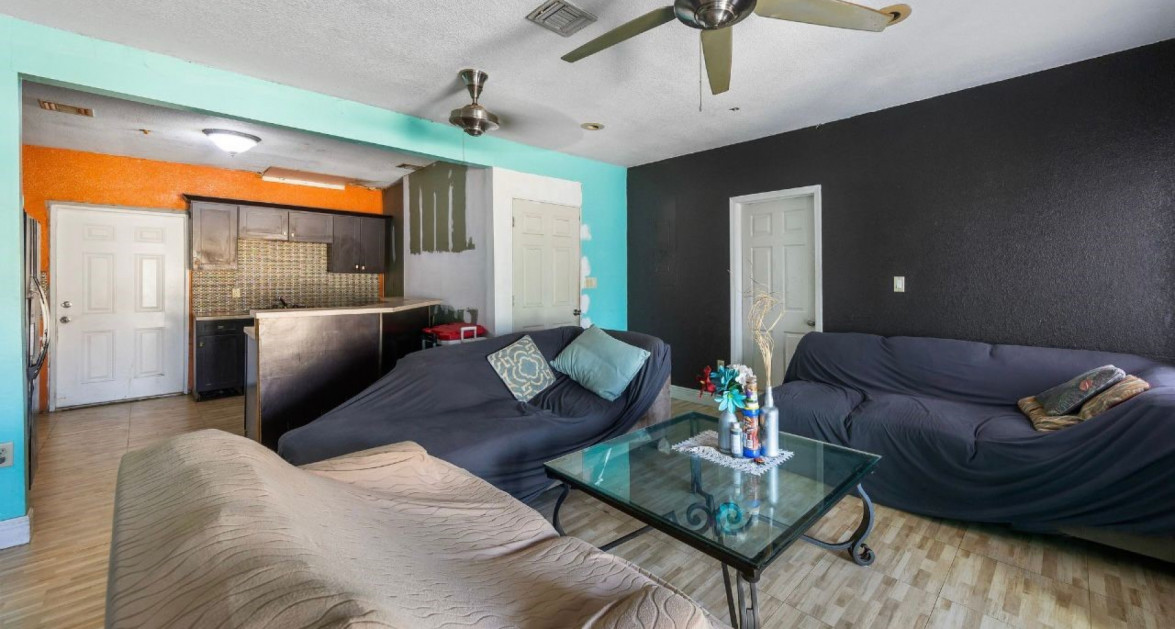 WEST BAY MULTI UNIT INCOME PRODUCING PROPERTY - Image 17