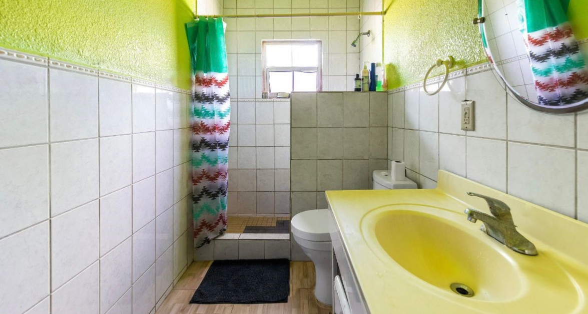 WEST BAY MULTI UNIT INCOME PRODUCING PROPERTY - Image 11