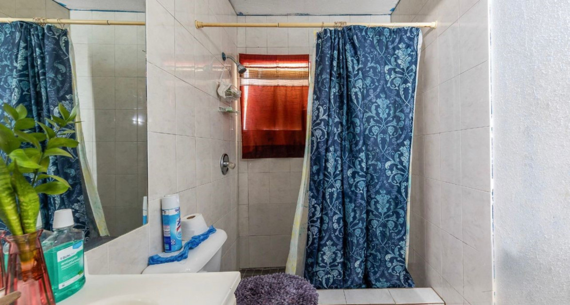 WEST BAY MULTI UNIT INCOME PRODUCING PROPERTY - Image 9