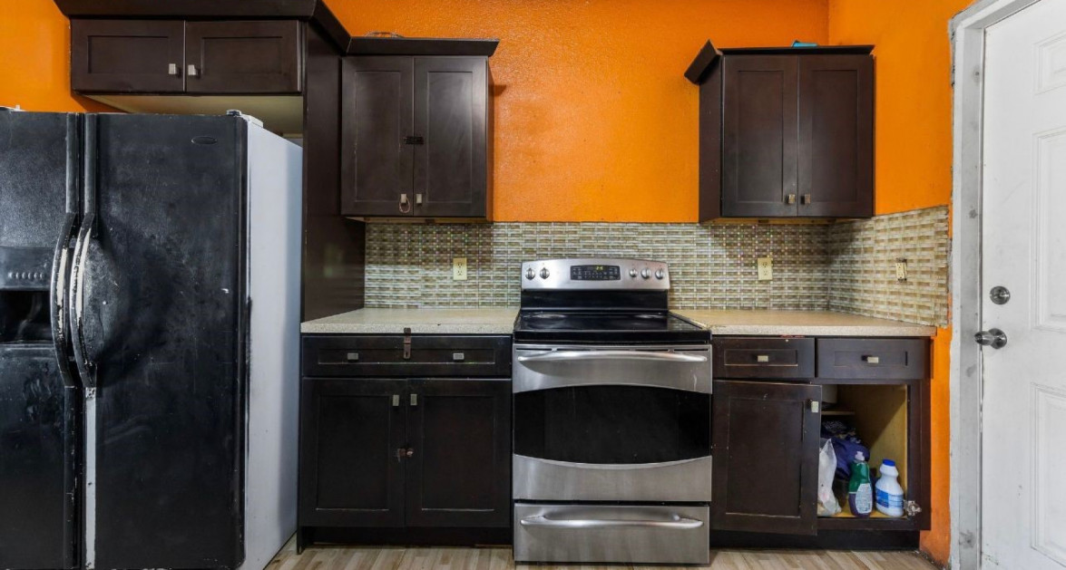 WEST BAY MULTI UNIT INCOME PRODUCING PROPERTY - Image 14