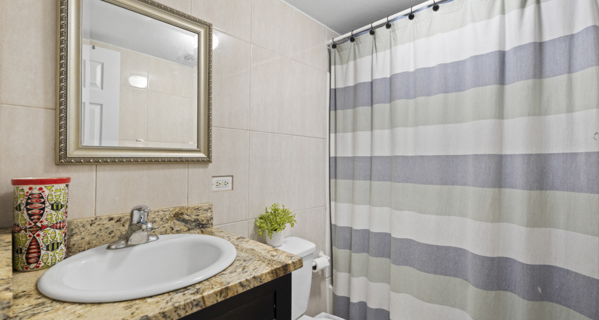 Windsor Lakes 2bed/2bath Ground floor Unit - Image 5