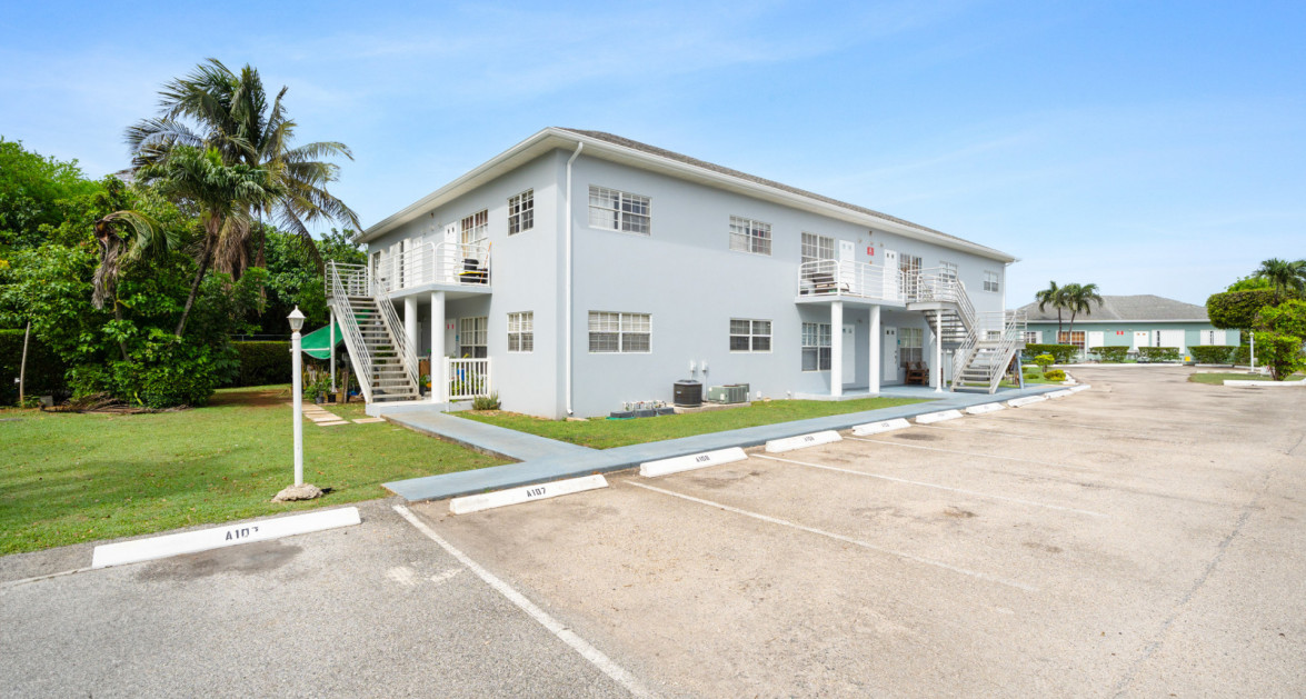 Windsor Lakes 2bed/2bath Ground floor Unit - Image 1