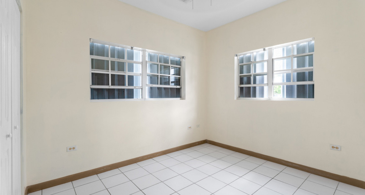 WINDSOR LAKES 2BED/2BATH UNIT - Image 4