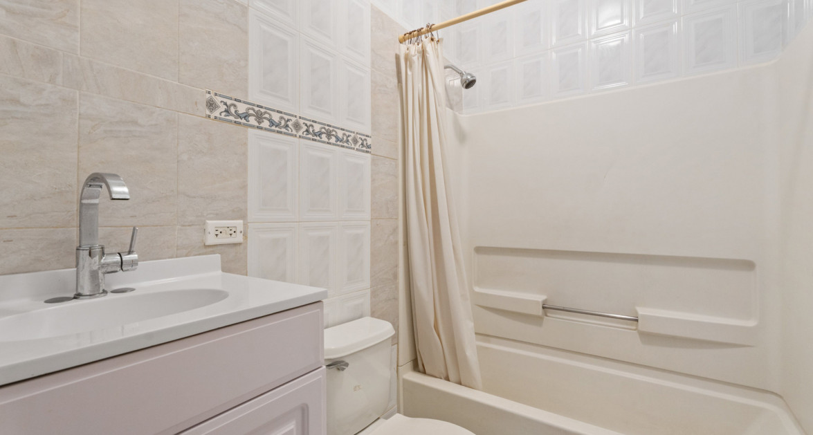 WINDSOR LAKES 2BED/2BATH UNIT - Image 6