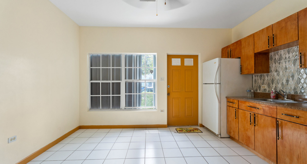 WINDSOR LAKES 2BED/2BATH UNIT - Image 3