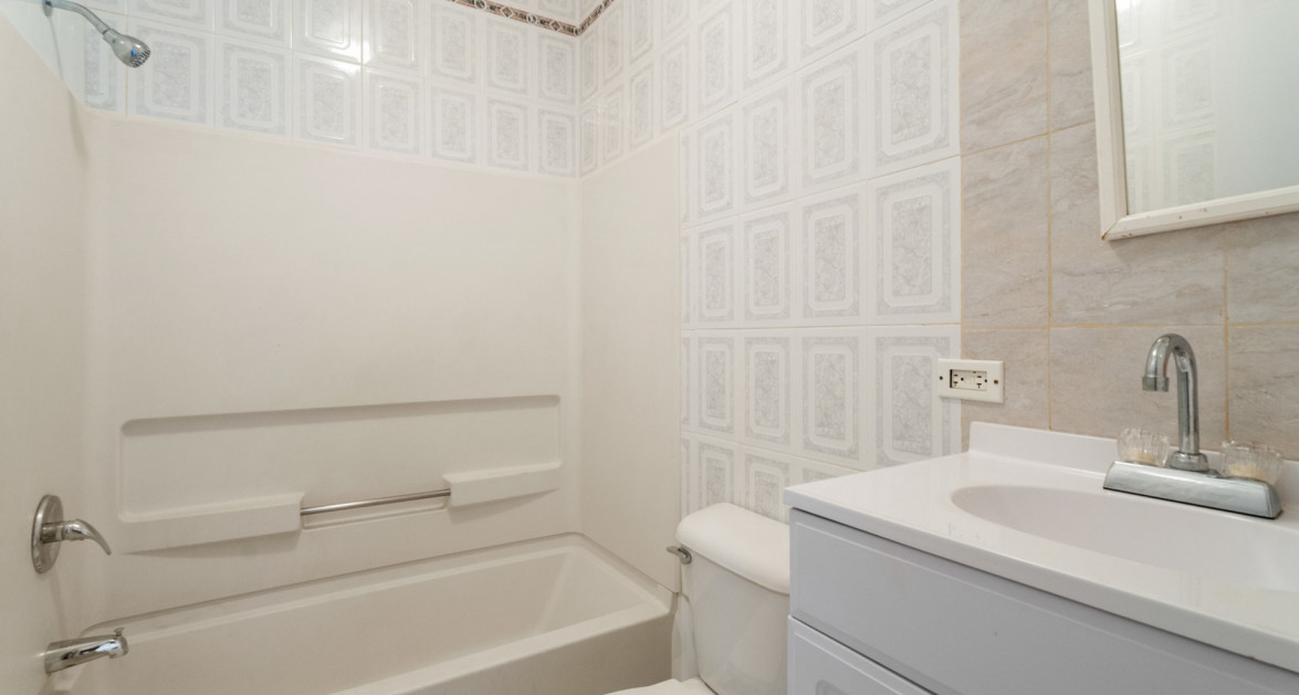 WINDSOR LAKES 2BED/2BATH UNIT - Image 8