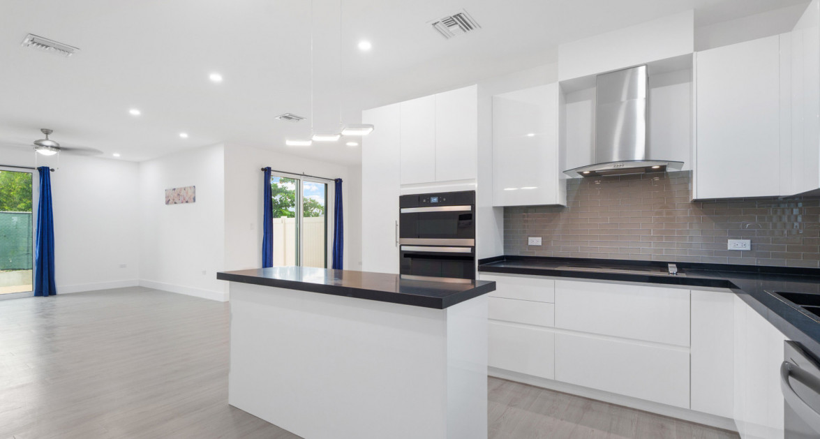 YARL 3 BED, 3 BATH TOWNHOME #88 (END UNIT) - Image 1