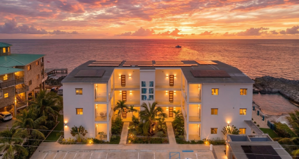 103 LIGHTHOUSE POINT RESIDENCES | PRIME, SEAFRONT 1-BED WITH CUSTOM FINISHES