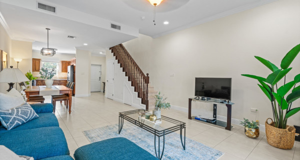 11 SNUG HARBOUR VILLAS | LOVELY 2-BED/ 2-BATH UNIT IN WELL-LOCATED COMMUNITY