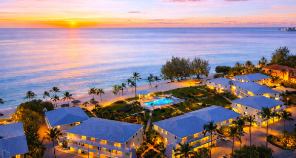 26 SILVER SANDS | SEVEN MILE BEACH: THE STRENGTH OF SCARCITY ON AN UNRIVALED SHORELINE.