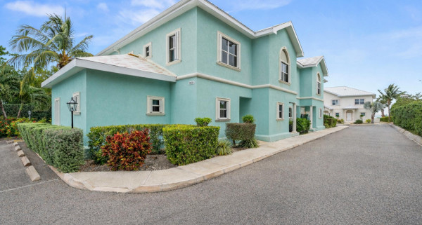 7 SNUG HARBOUR VILLAS | UPDATED 2?BED, 2.5?BATH IN A PRIME SEVEN MILE BEACH CORRIDOR COMMUNITY