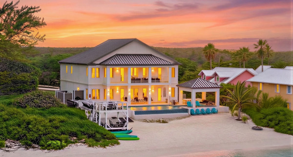 Coral Vista | High?Yield Beachfront Estate With Unbelievable Returns Of 9.5% NET!