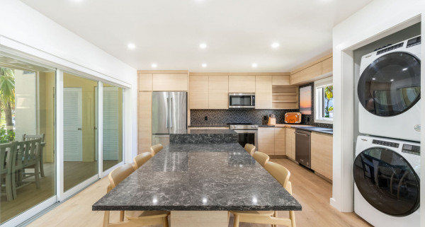 Fully Renovated Island House #9 Rum Point