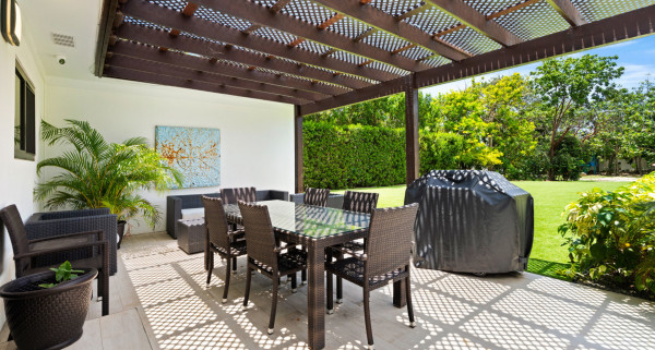 Melmac Ave #92 & #94 | South Sound – Single Family Home With Cottage Set On 0.5 Acre Plot