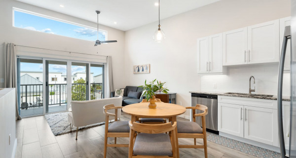 Never Rented Top Floor 1-Bed DownTown Reach