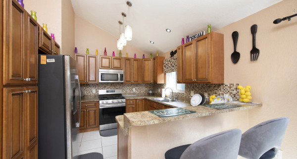 Single Family Home - 3 Bed 2 Bath - Newlands