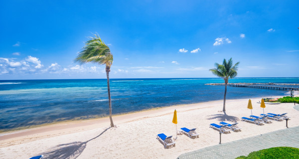 Top Floor Beachfront Castaway Coves