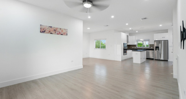 YARL 3 BED, 3 BATH TOWNHOME #88 (END UNIT)